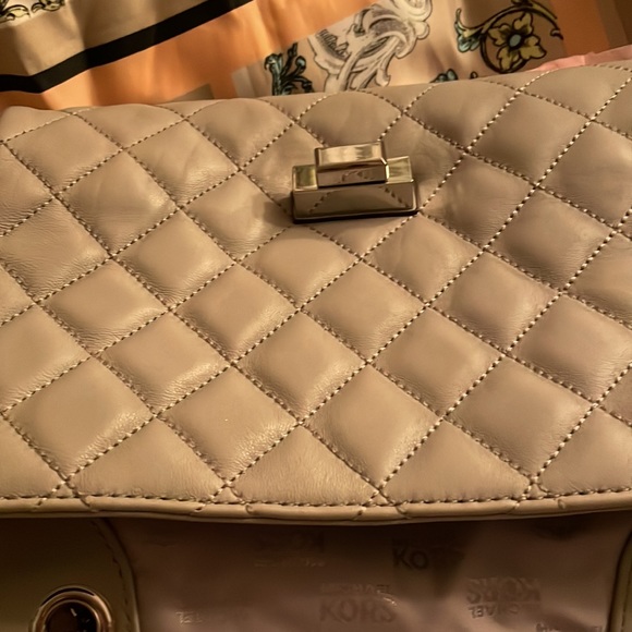 Michael Kors Grey Quilted Soft Leather Sholder Bag.Pristine Condition.⚠️FIRM⚠️ - Picture 11 of 15
